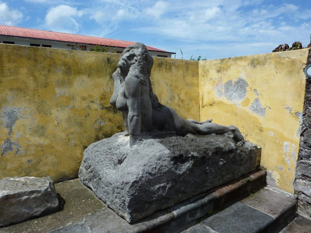 statue dans le village de saint pierre