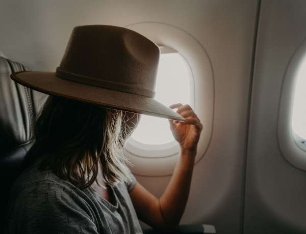 Femme qui voyage seule