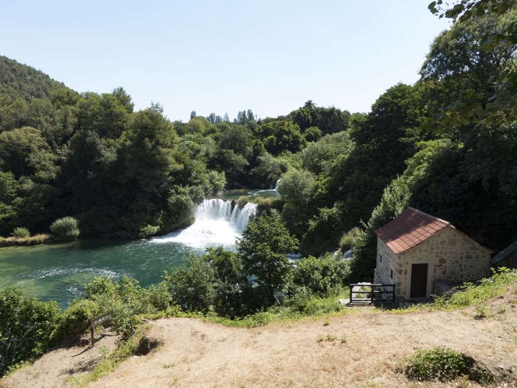 Vue sur des chutes d'eau dans la parc de Krka