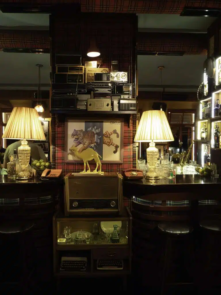 Radio Bar, Tirana